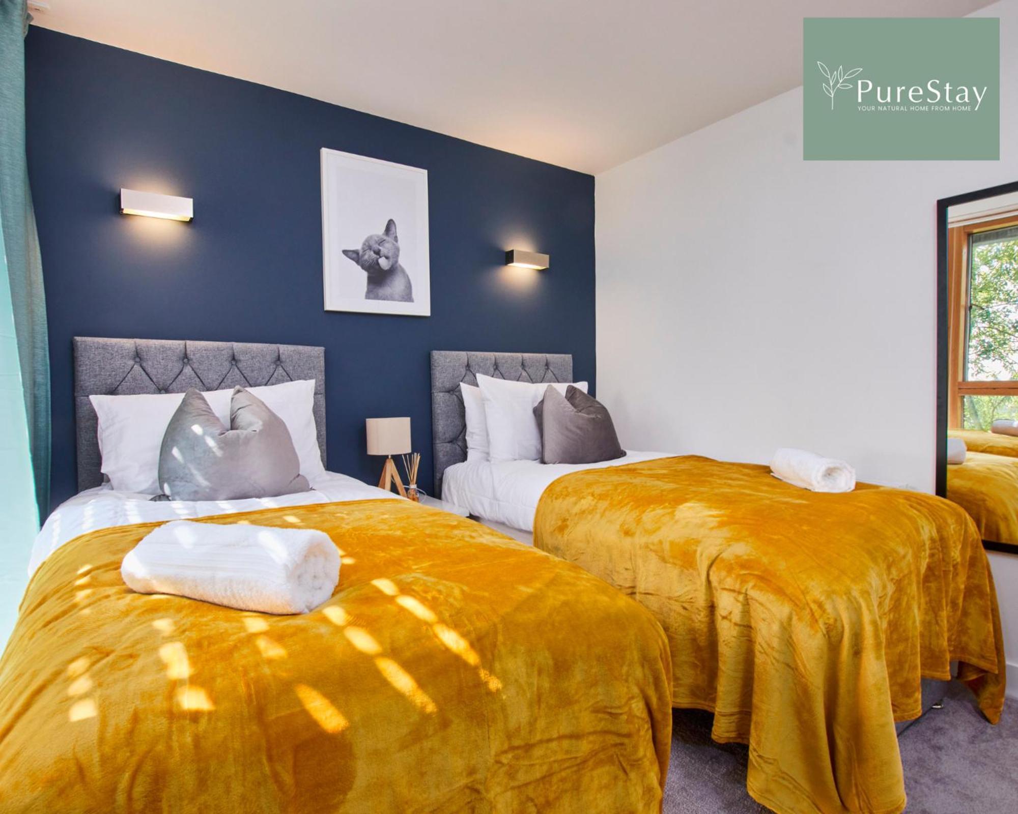 Beautiful Four Bed House By Purestay Short Lets & Serviced Accommodation Coventry With Parking 外观 照片