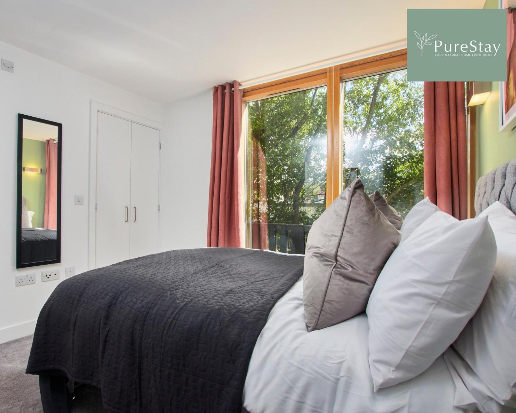 Beautiful Four Bed House By Purestay Short Lets & Serviced Accommodation Coventry With Parking 外观 照片