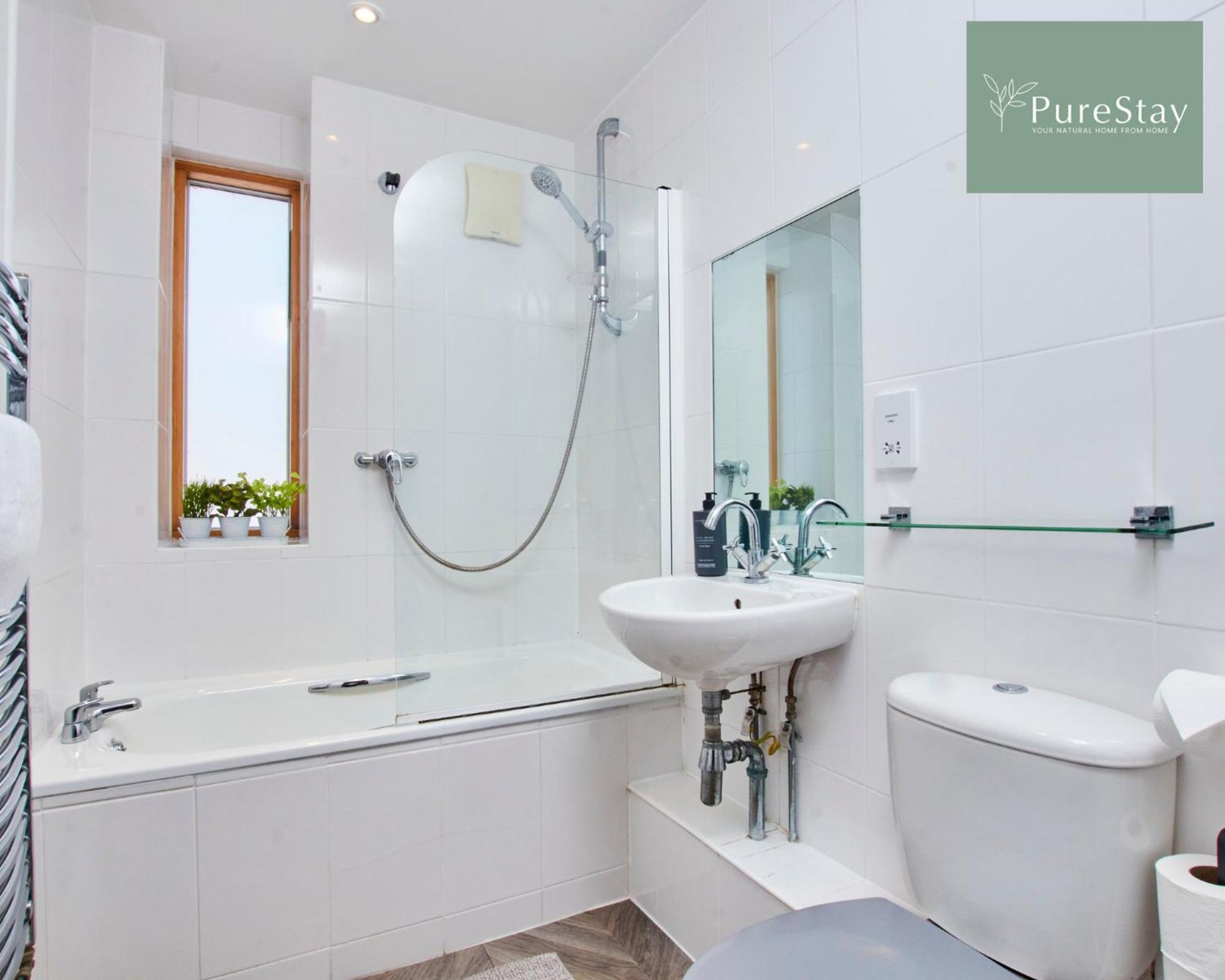 Beautiful Four Bed House By Purestay Short Lets & Serviced Accommodation Coventry With Parking 外观 照片