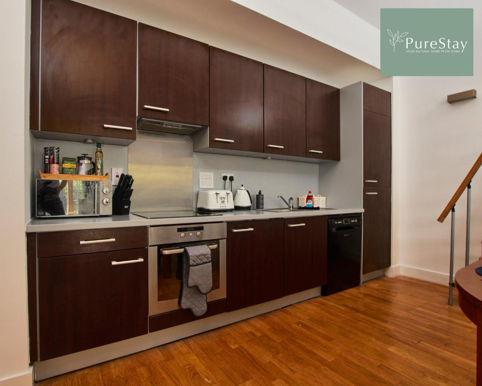 Beautiful Four Bed House By Purestay Short Lets & Serviced Accommodation Coventry With Parking 外观 照片