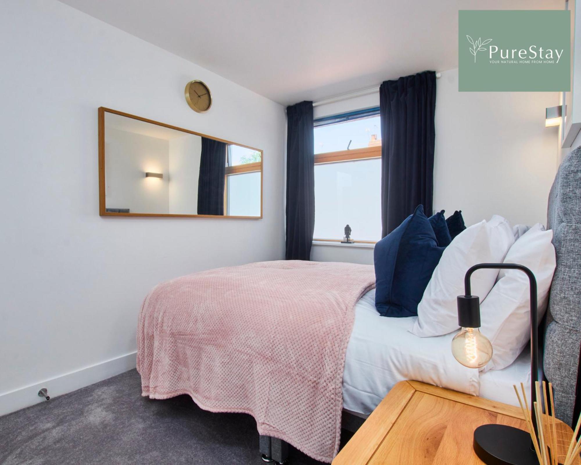 Beautiful Four Bed House By Purestay Short Lets & Serviced Accommodation Coventry With Parking 外观 照片