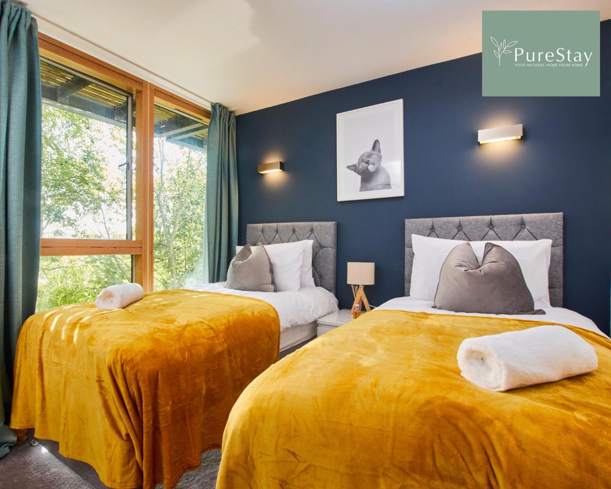 Beautiful Four Bed House By Purestay Short Lets & Serviced Accommodation Coventry With Parking 外观 照片