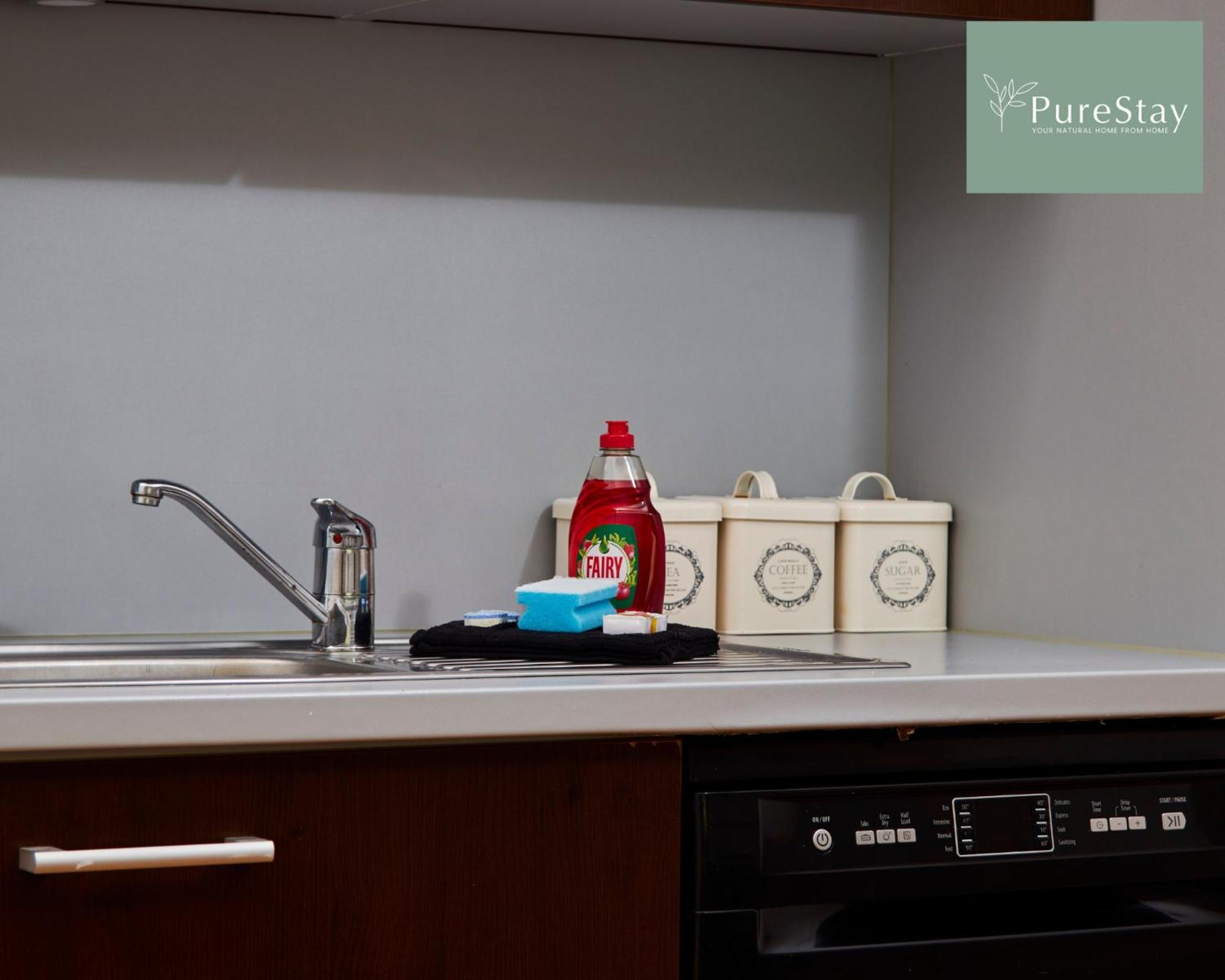 Beautiful Four Bed House By Purestay Short Lets & Serviced Accommodation Coventry With Parking 外观 照片