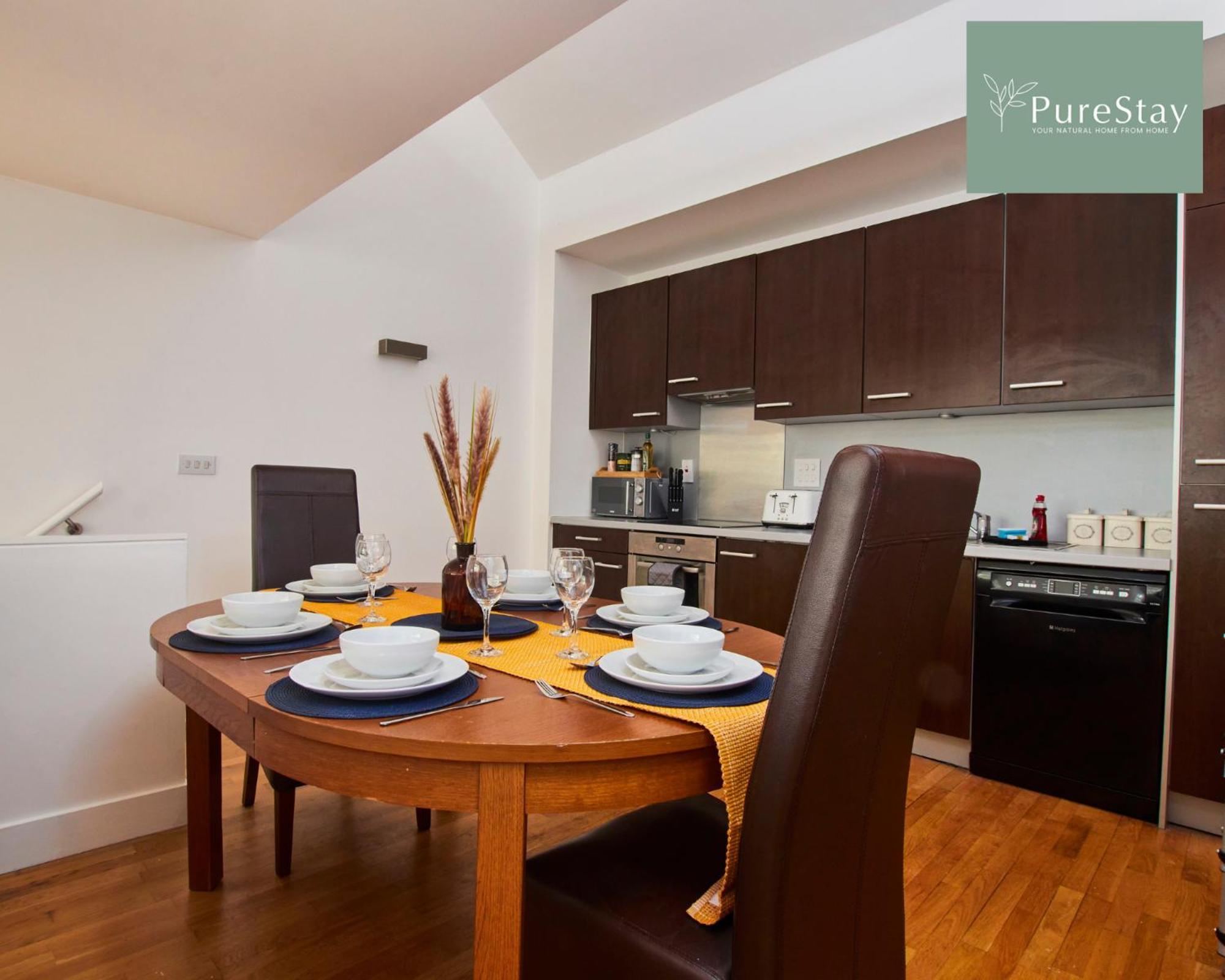 Beautiful Four Bed House By Purestay Short Lets & Serviced Accommodation Coventry With Parking 外观 照片