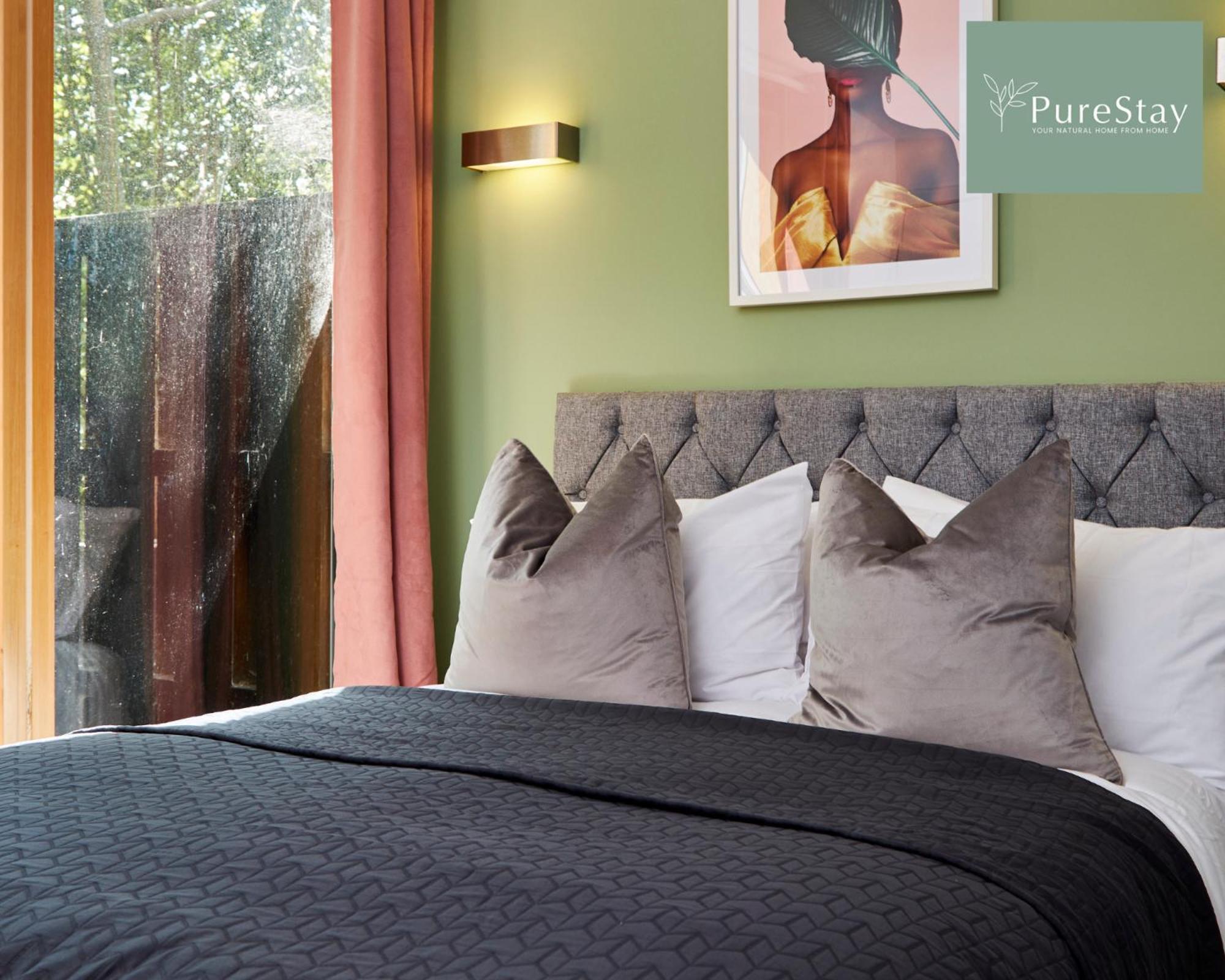 Beautiful Four Bed House By Purestay Short Lets & Serviced Accommodation Coventry With Parking 外观 照片
