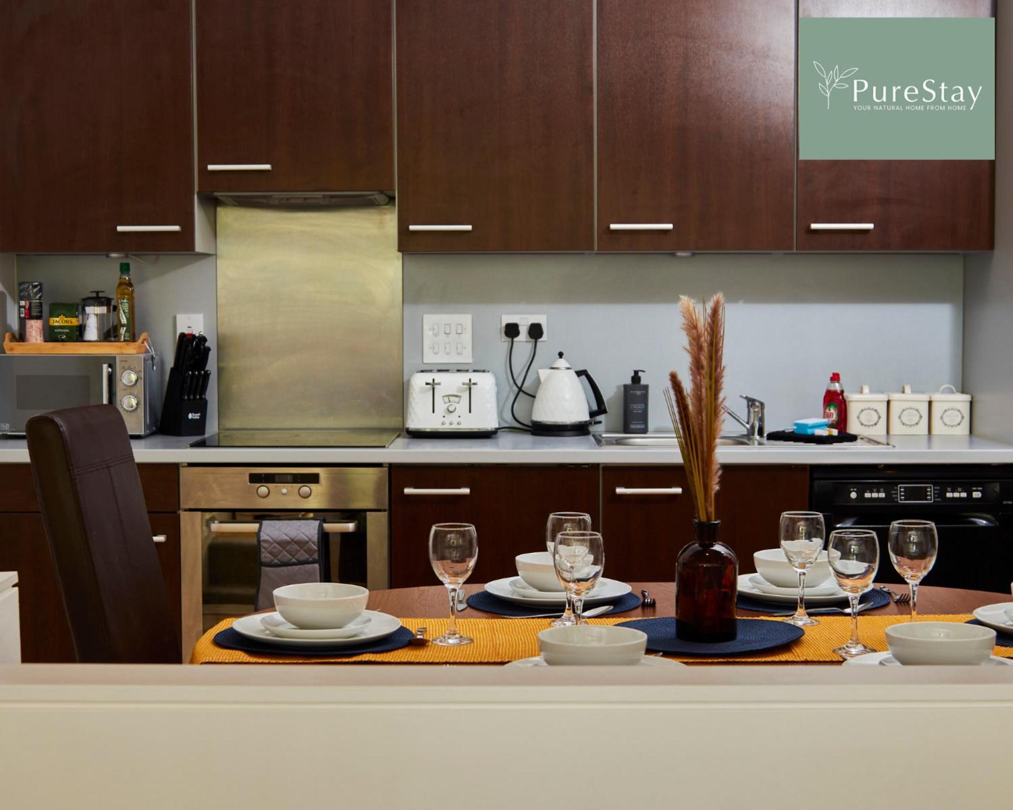 Beautiful Four Bed House By Purestay Short Lets & Serviced Accommodation Coventry With Parking 外观 照片