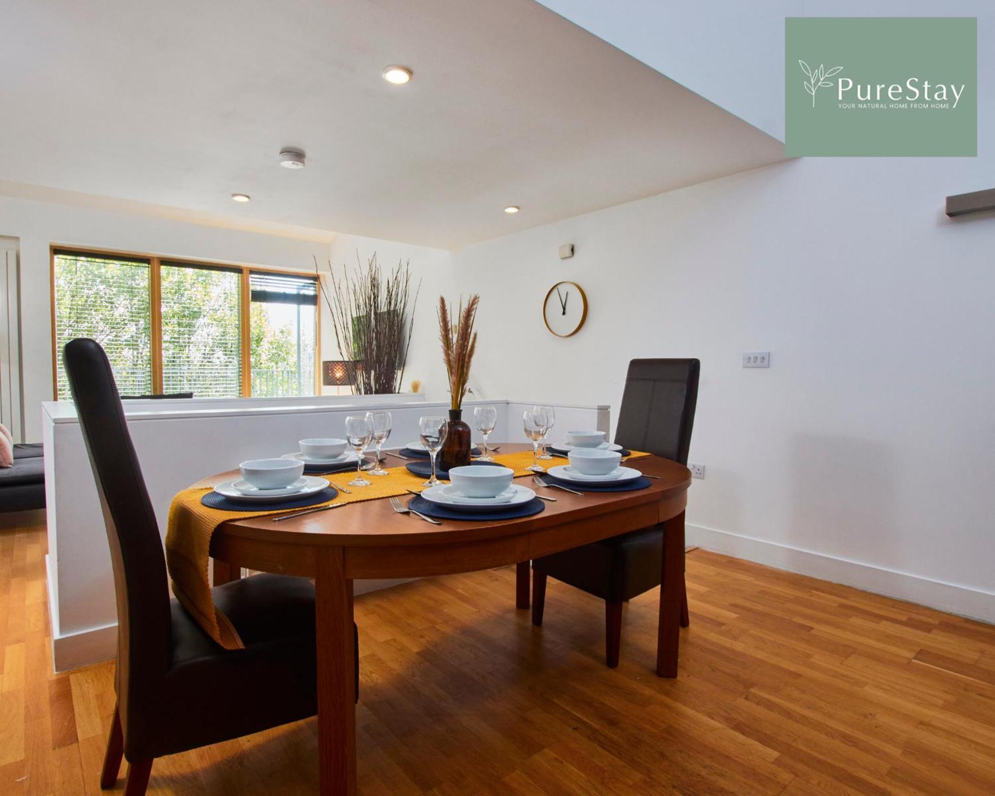 Beautiful Four Bed House By Purestay Short Lets & Serviced Accommodation Coventry With Parking 外观 照片