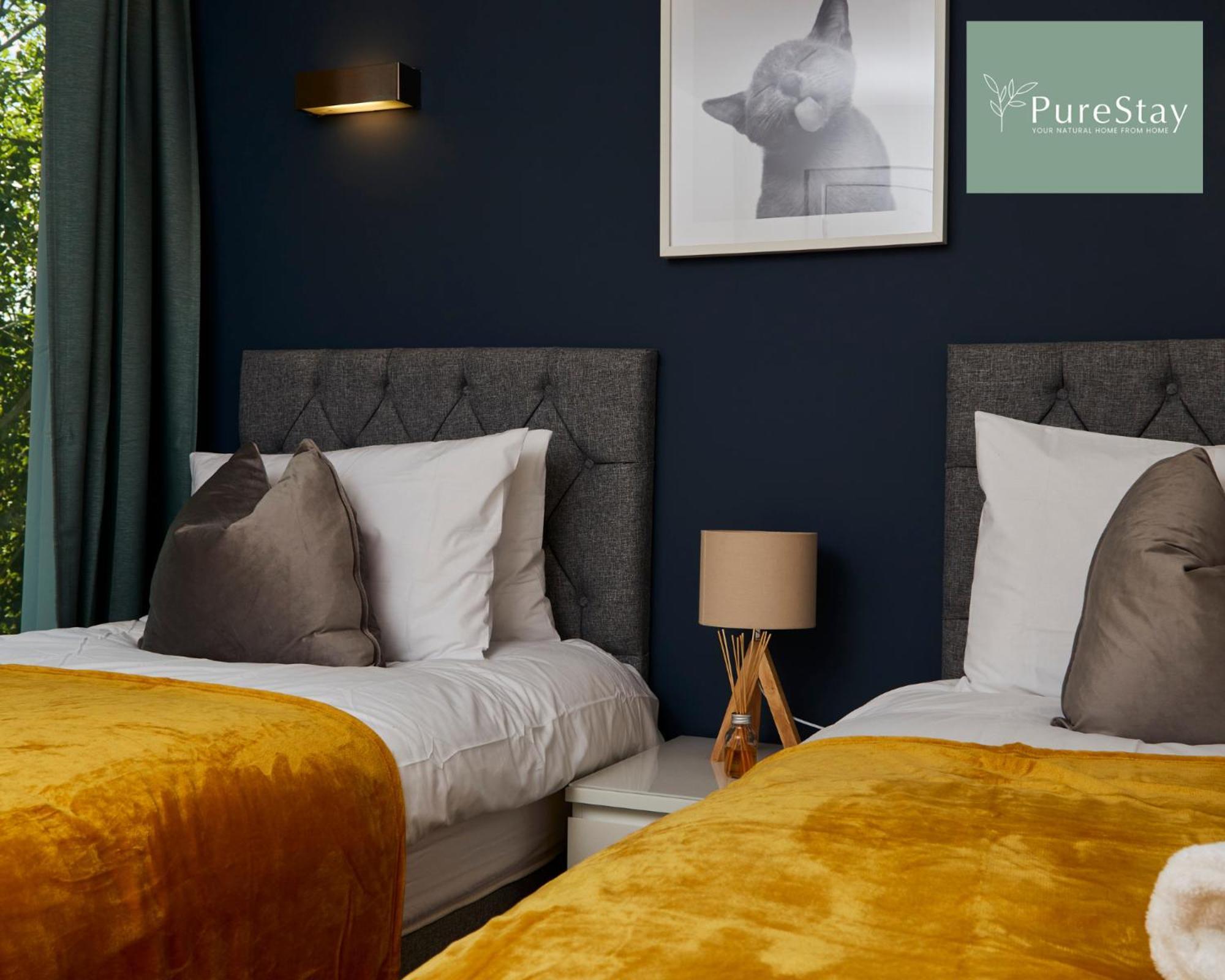 Beautiful Four Bed House By Purestay Short Lets & Serviced Accommodation Coventry With Parking 外观 照片