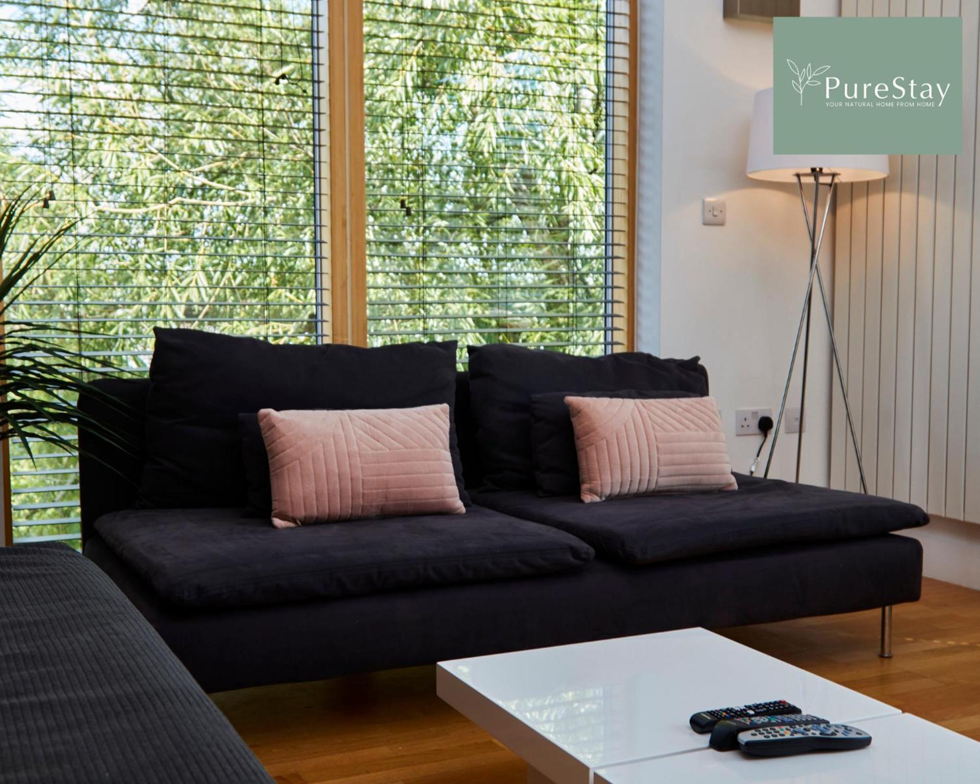Beautiful Four Bed House By Purestay Short Lets & Serviced Accommodation Coventry With Parking 外观 照片