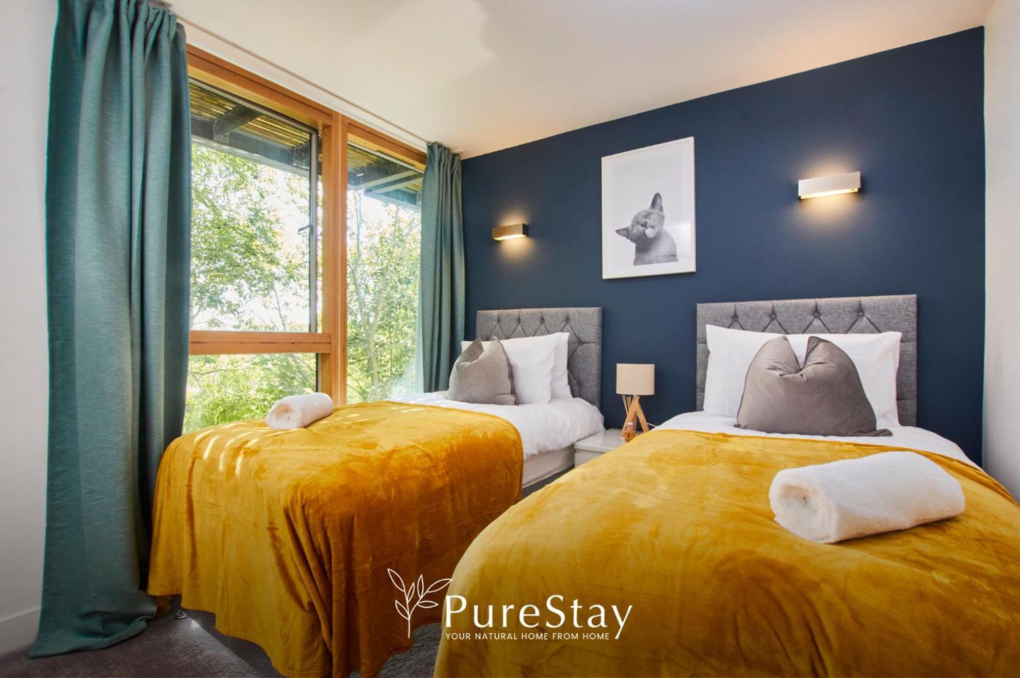 Beautiful Four Bed House By Purestay Short Lets & Serviced Accommodation Coventry With Parking 外观 照片