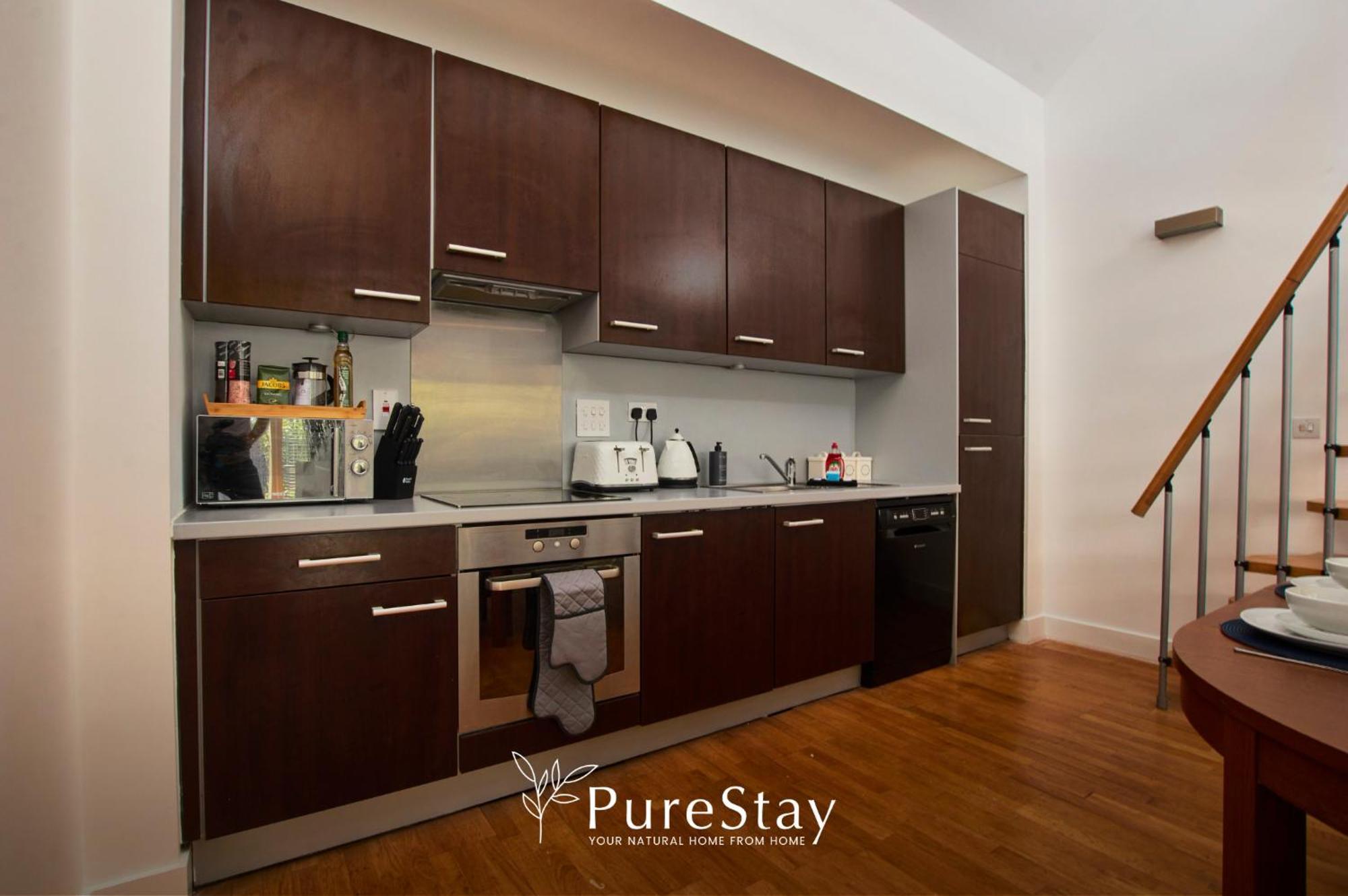 Beautiful Four Bed House By Purestay Short Lets & Serviced Accommodation Coventry With Parking 外观 照片